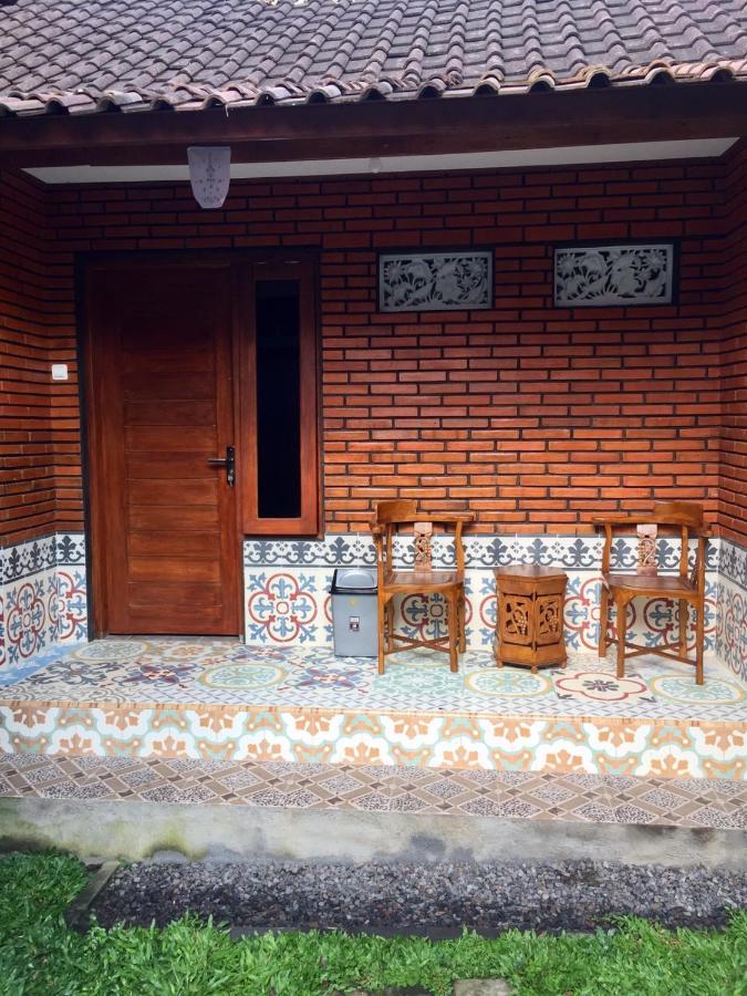 Raditya Homestay Mambat Exterior foto