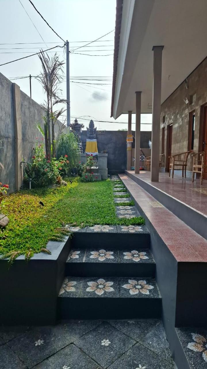 Raditya Homestay Mambat Exterior foto